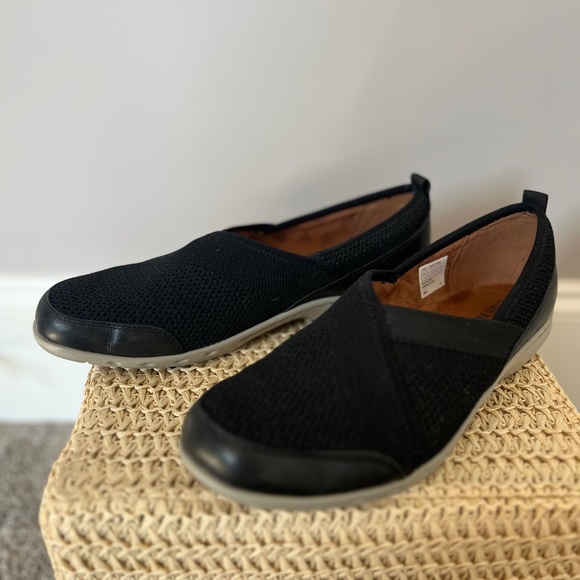 Cobb Hill Black Crossover Penfield Slip-On Sneaker - Women's size 9 - Picture 8 of 8